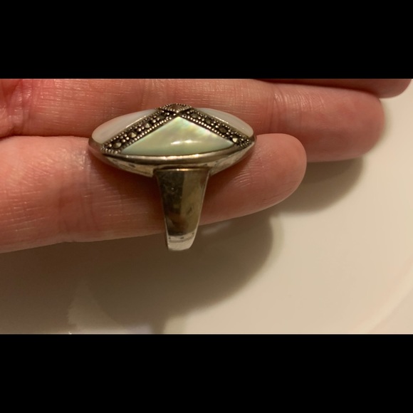Gorgeous Sterling Silver Mother of Pearl Ring with Marcasite Stones. - Picture 2 of 2